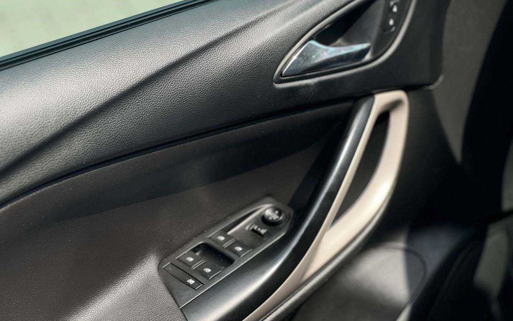 Opel Astra 2016 року