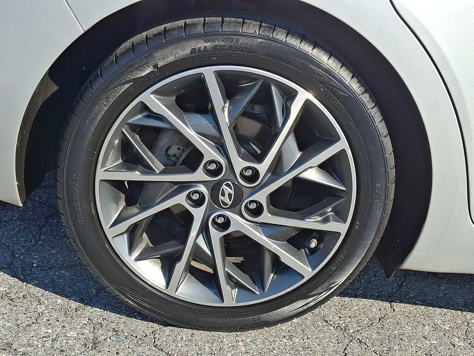 Hyundai Elantra Limited      2019