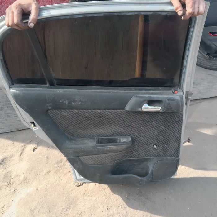 Продам двери Опель астра Джи