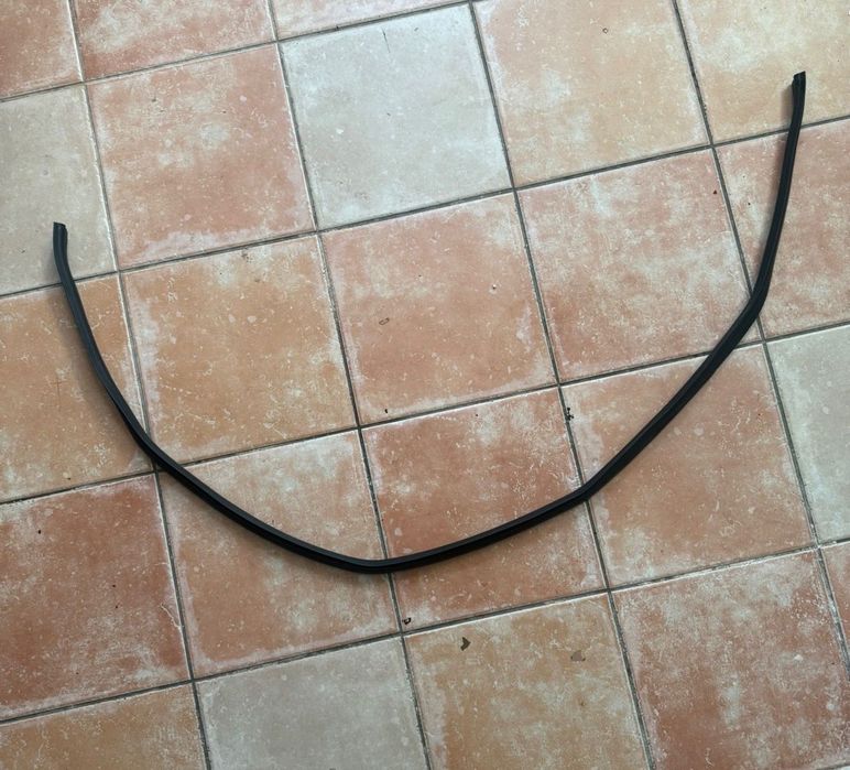 Borracha frente capot Mercedes Cls W219