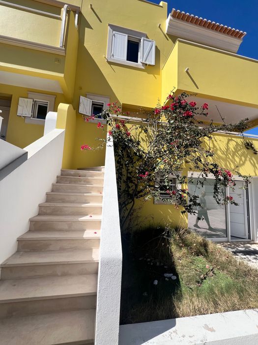 Aluga-se Moradia T3 na Ericeira com vista mar
