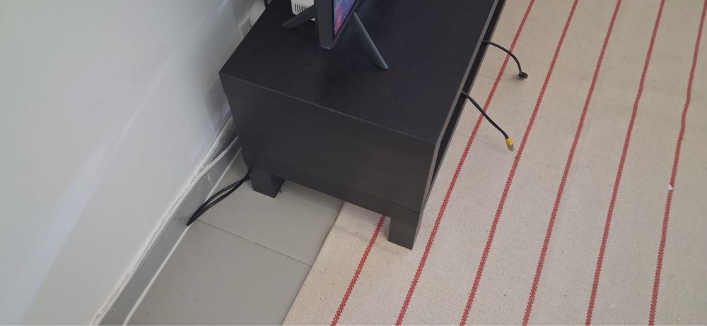 Consola TV preta ikea