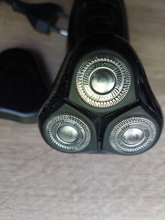 Електробритви Remingston  та Braun