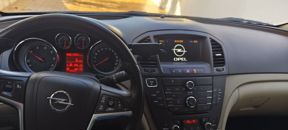 Opel Insignia 2011 – Impecável – Com Gancho Reboque/bola Retrátil