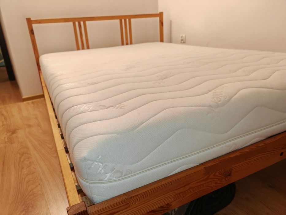 Łóżko rama 140x200 ze świetnym materacem
