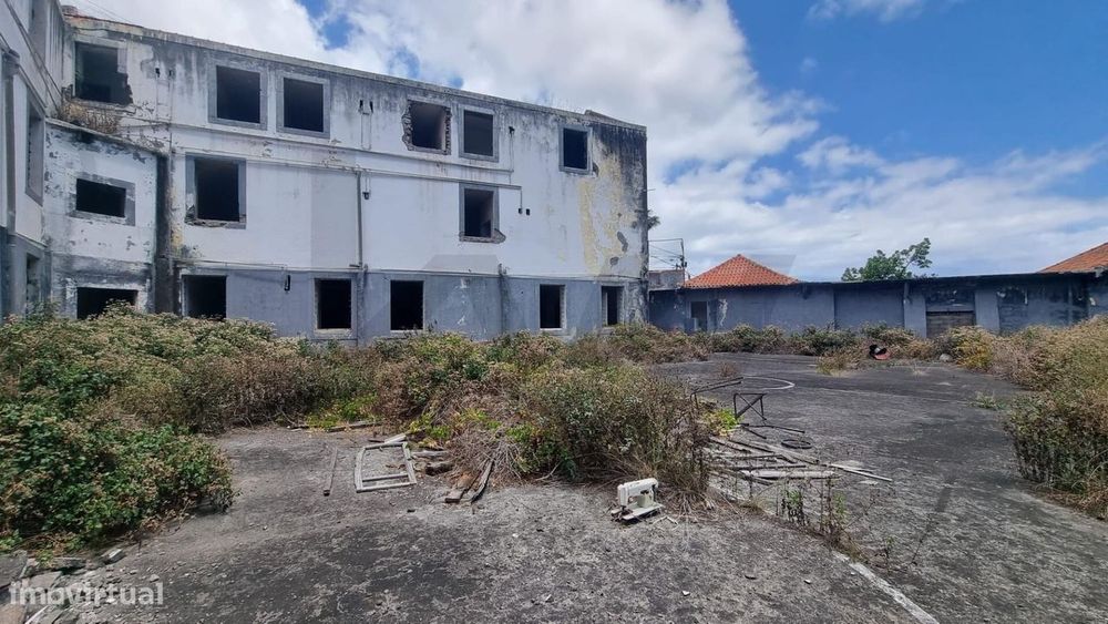 Prédio de grande volumetria no Funchal
