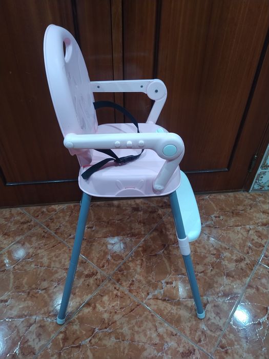 Cadeira de refeição para bebé comer à mesa criança casa quarto.