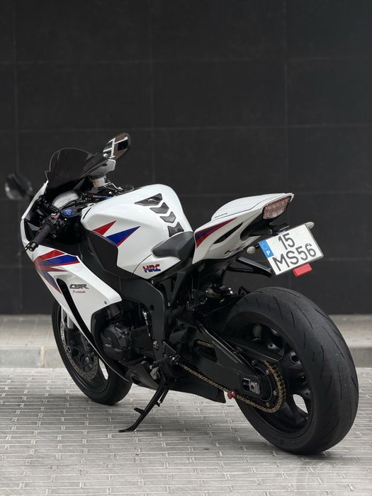 HONDA CBR 1000 RR - ÓTIMO ESTADO! Motor Novo com 5.000kms!