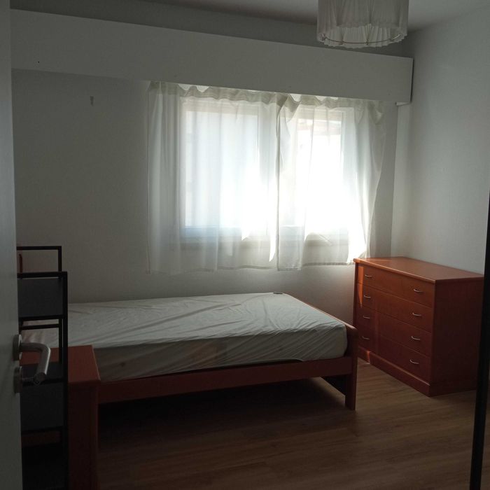 Quarto para arrendar a estudantes/professoras