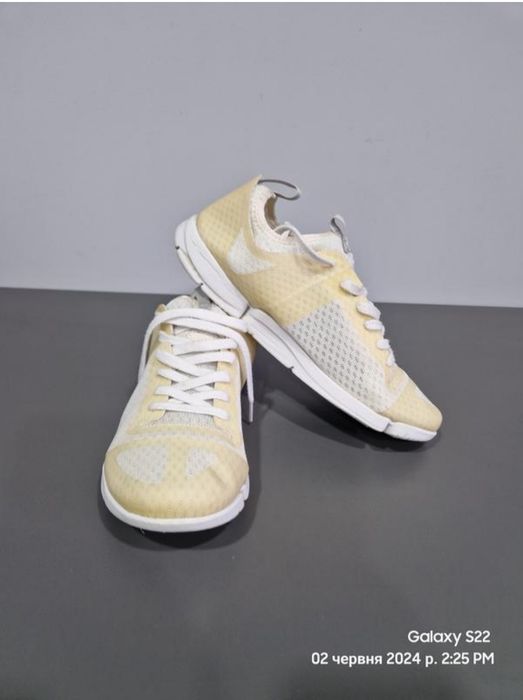 Кросівки на літо. Clarks