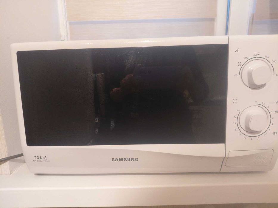 Продам мікрохвильова Samsung