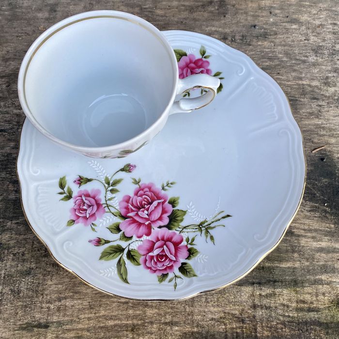 Różany komplet porcelanowej filiżanki z talerzykiem