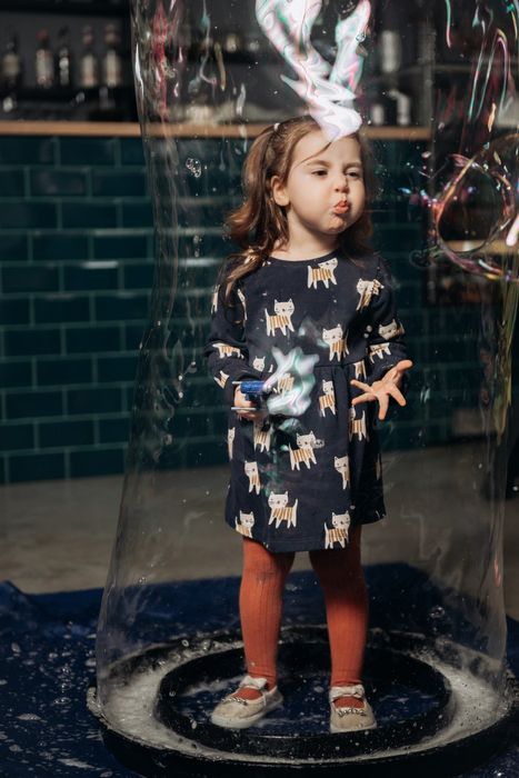 Шоу мильних бульбашок. Мильні бульбашки. Мыльные пузыри.