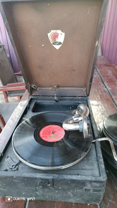 Продам патефон робочий