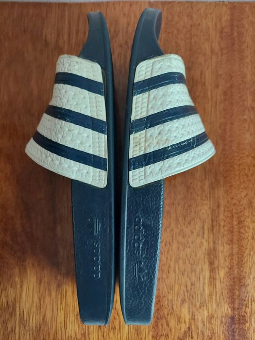 Шлепанцы тапочки фірми adidas оригінал

Стан хороший 

Made in Italy