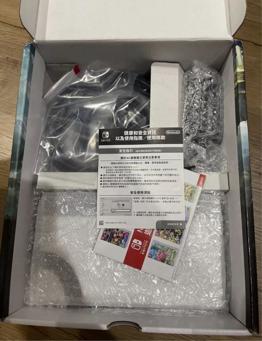 Nintendo Switch OLED - Edição Limitada (Legend of Zelda): Caixa Aberta