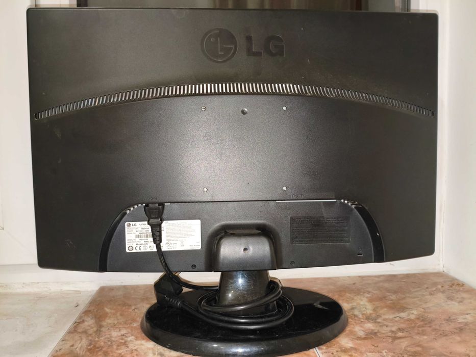 Монітор LG Flatron W2343S-PF