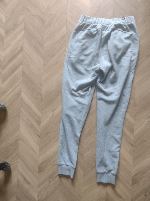 Szare spodnie dresowe dresy Puma S 36