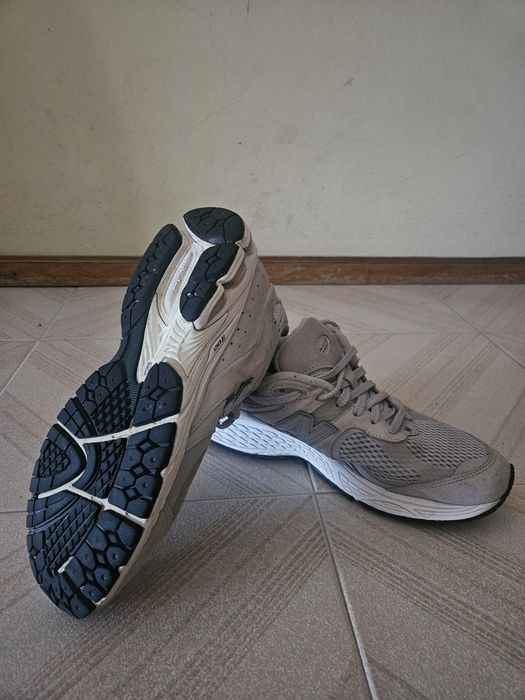 Sapatilhas New Balance 2002R. Tamanho 41,5