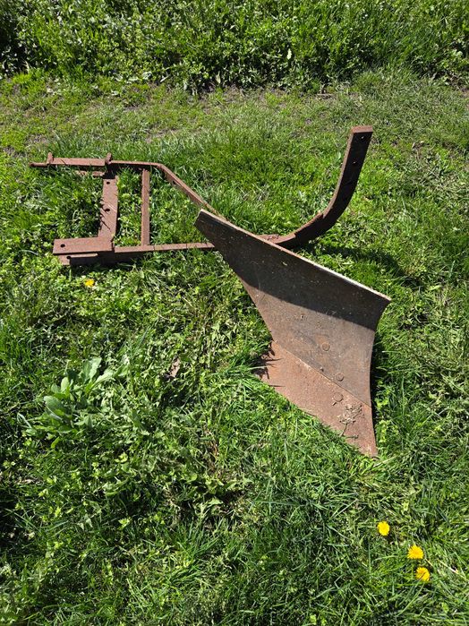 Трактор саморобний з інвентарем