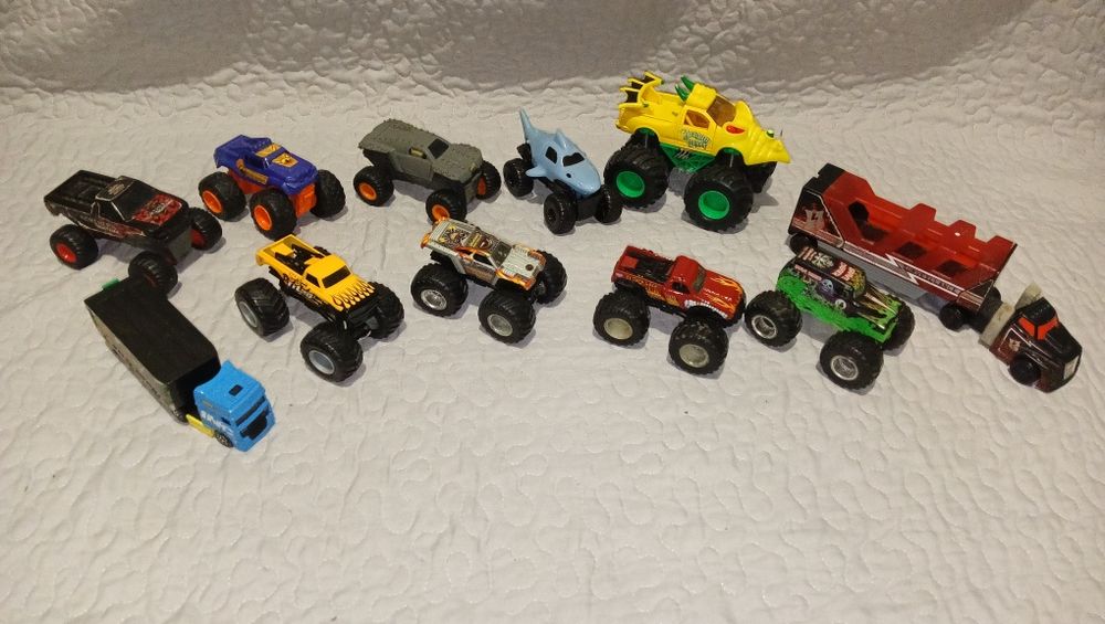 Машинки Hot Wheels метал та пластик, стан нових