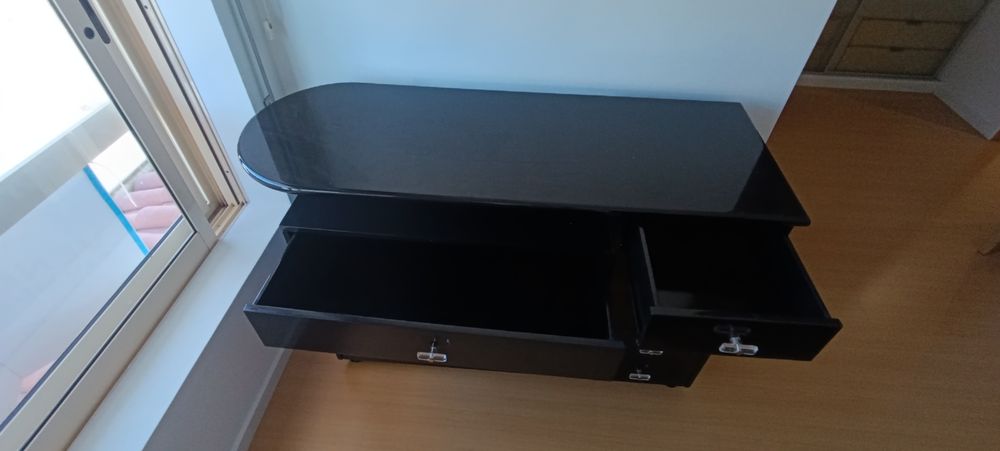 Cómoda elegante em preto