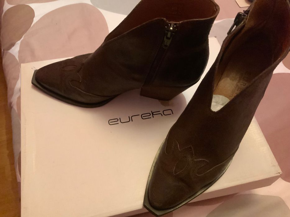 Botas texanas em pele. Tamanho 35/36.