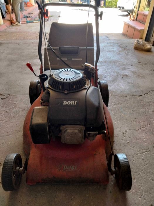 Maquina de cortar relva