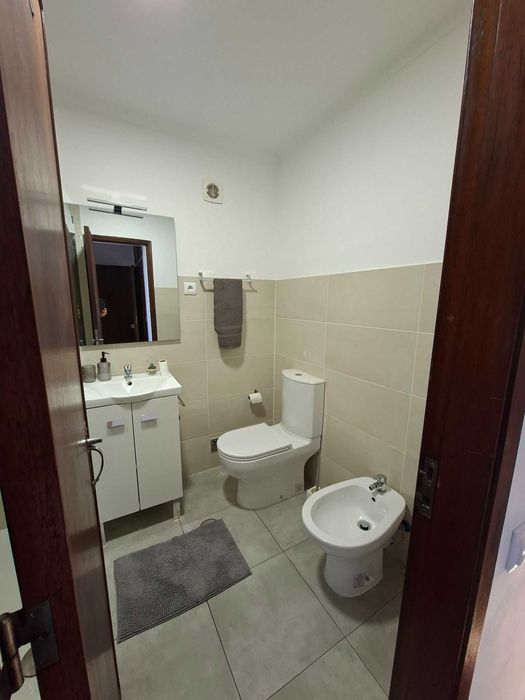 Quarto Mobilado para Estudante Universitária – Coimbra