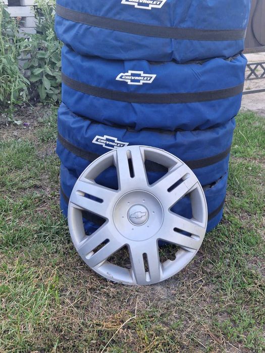 Колеса з дісками ковпаками