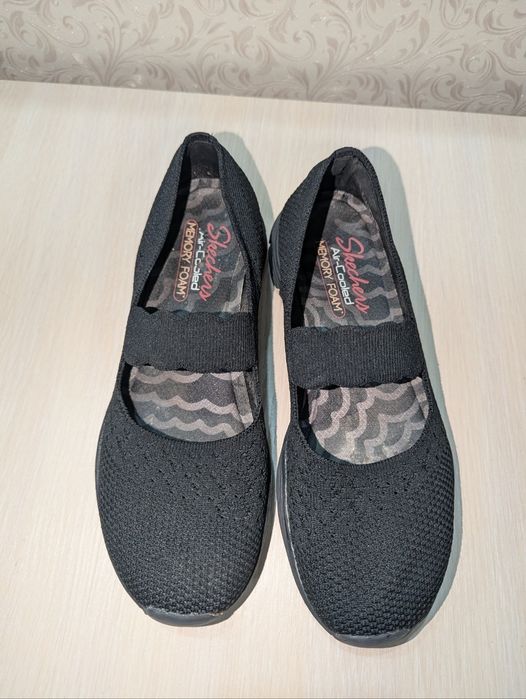 Skechers макасіни 39 р по уст 26 см ширина 9 см в дуже хорошому стані