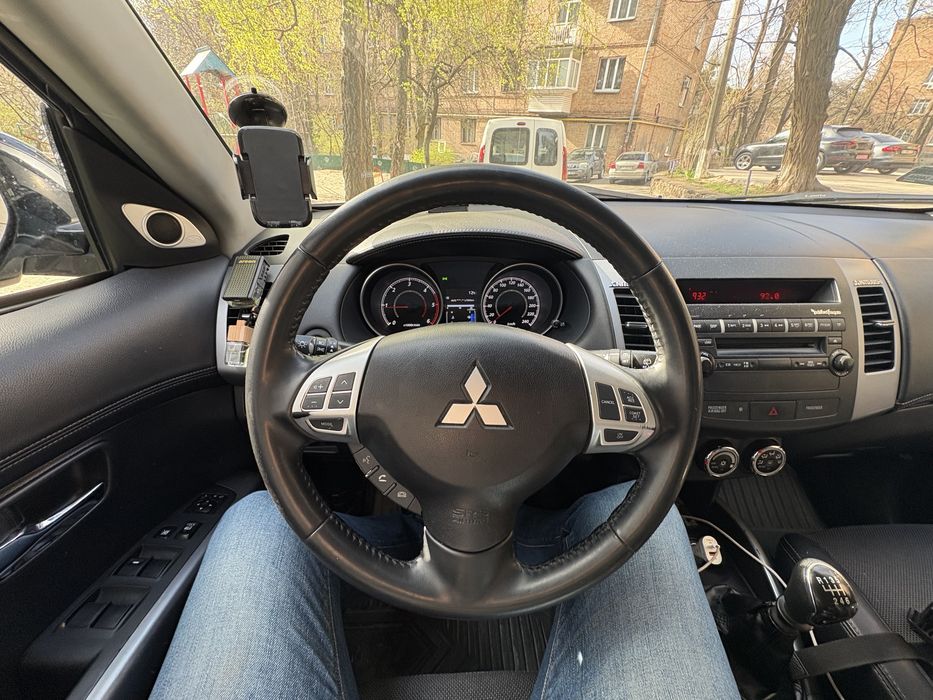 Mitsubishi outlander XL2010 rest 4wd