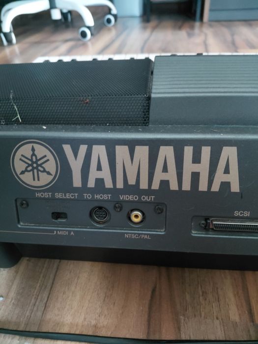 Yamaha psr 9000.