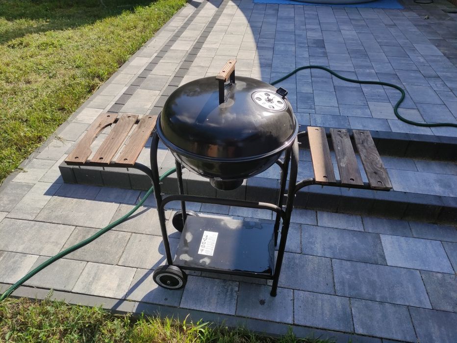 Grill ogrodowy na kółkach