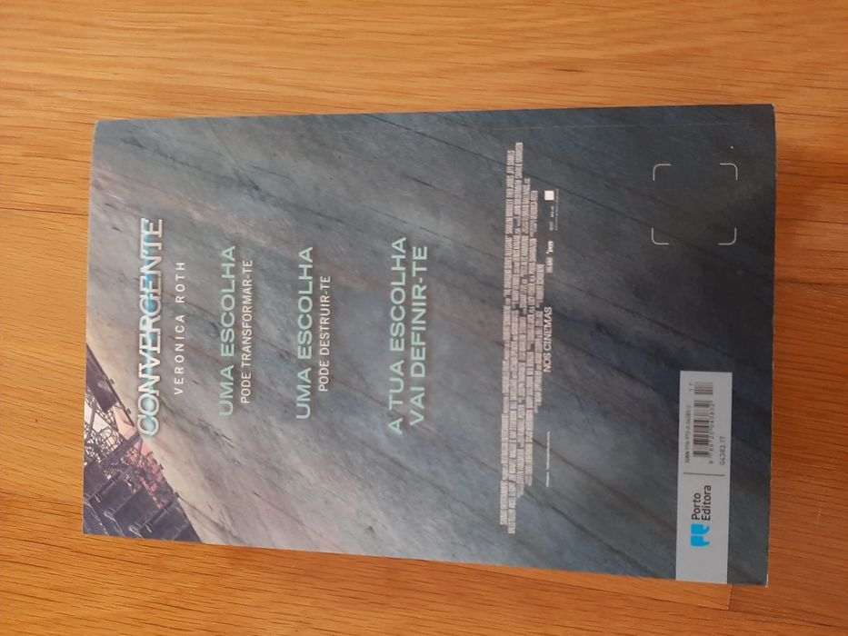 Livro "Convergente" de Veronica Roth