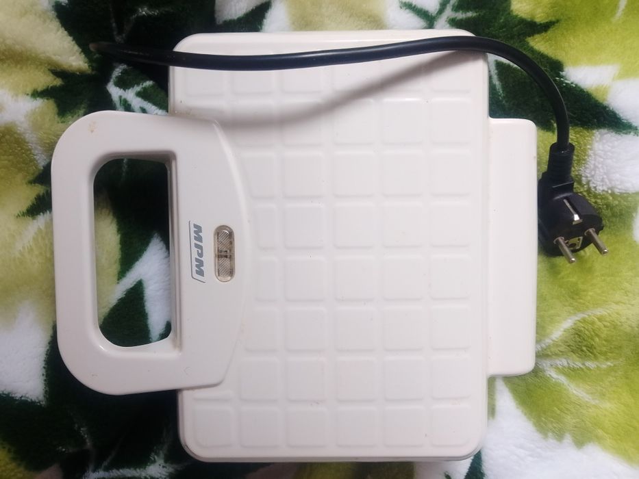 Вафельница электрическая новая МРМ