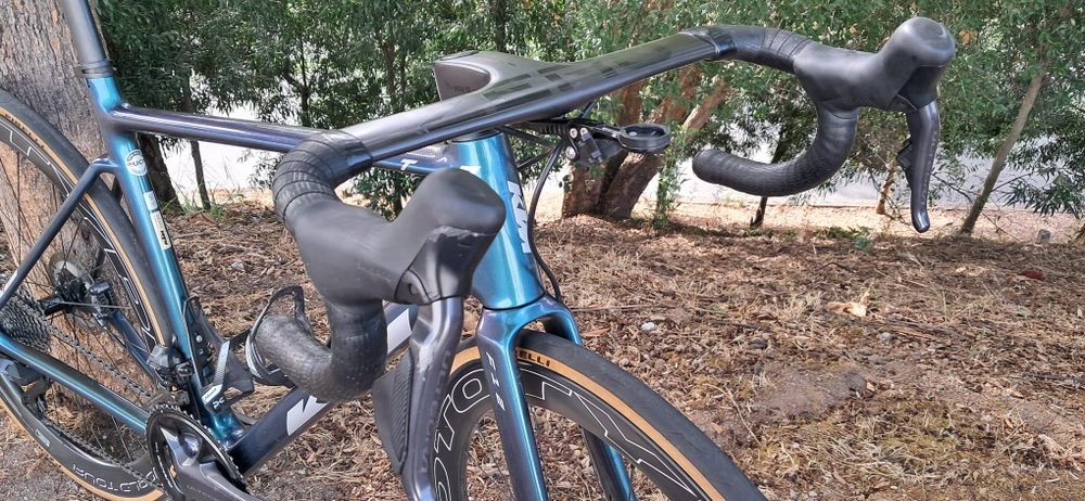 Ktm revelator com ultegra di2 e rodas carbono