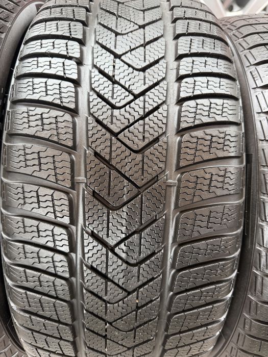 Шини Pirelli  285/30/R21 - 255/35/R21