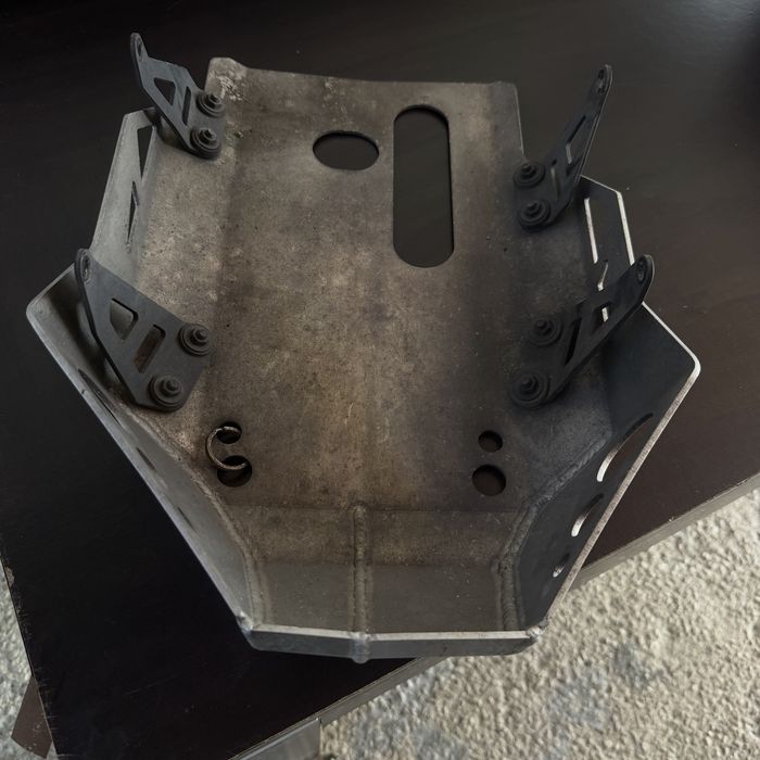 Protecao carter em aluminio (original )TRIUMPH Tiger 1200 Explorer