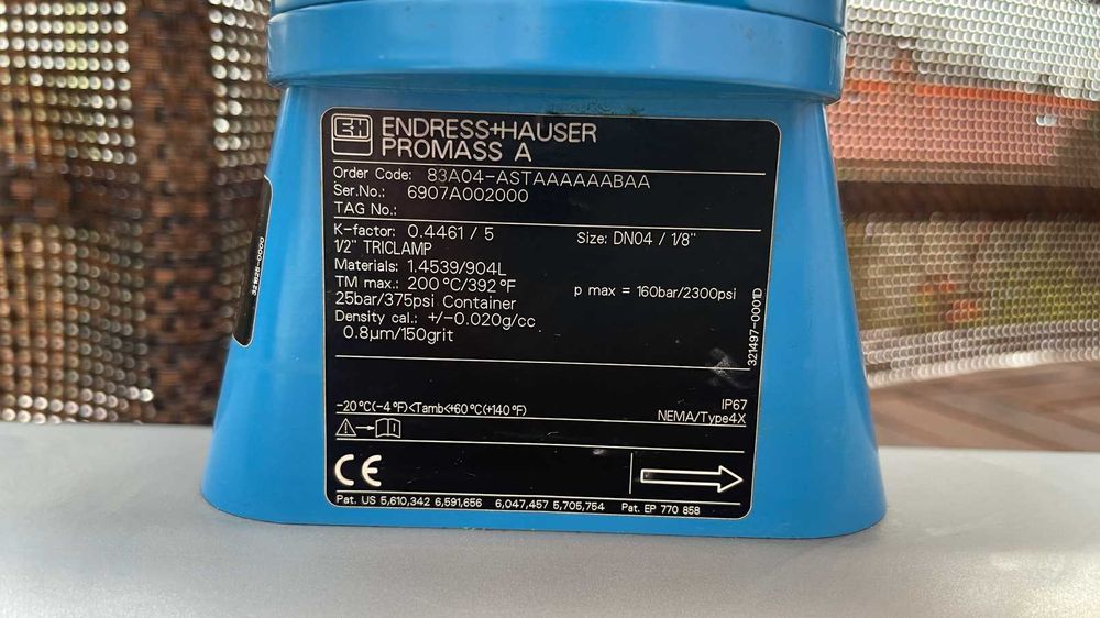 Przepływomierz masowy Coriolisa Endress Hauser Promass 83A04