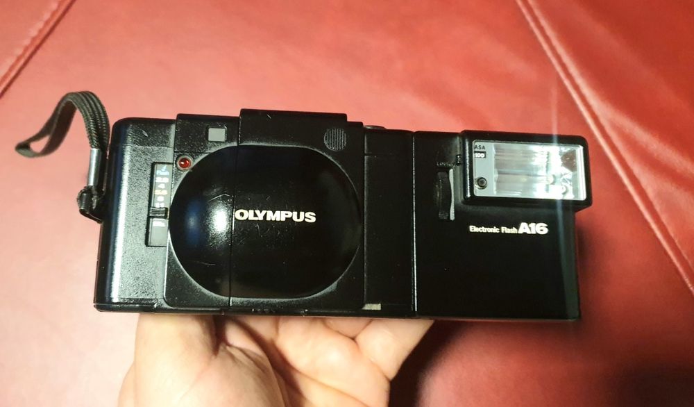 B.rzadki aparat fotograficzny  OLYMPUS XA . Stan BDB  . Sprawny Tanio