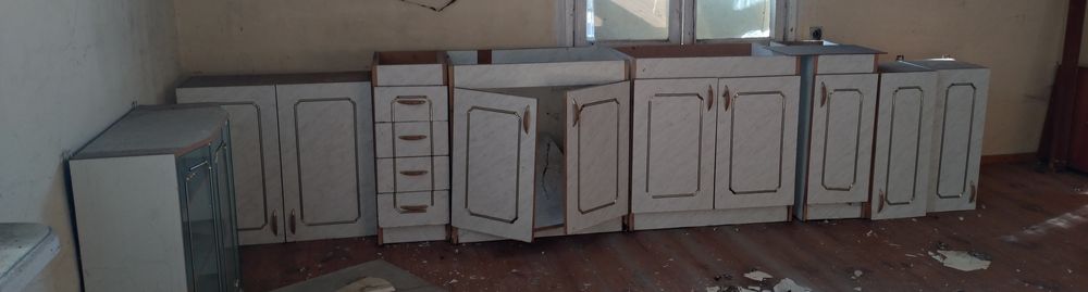 Meble kuchenne widoczne na zdjęciu