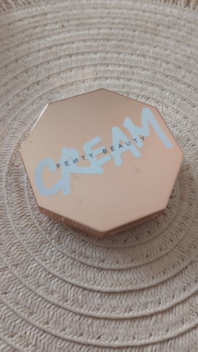 Bronzer w kremie Fenty Amber