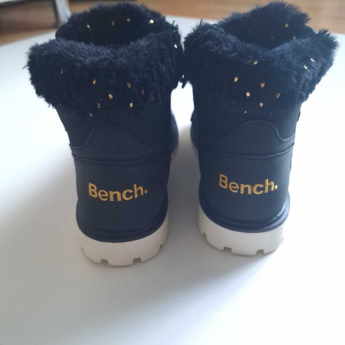 Теплі черевички для дівчинки від Bench