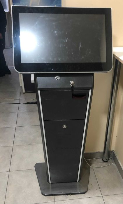 Kiosk multimedialny stan idealny