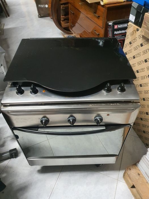 Conjunto de placa de fogão e forno Ariston