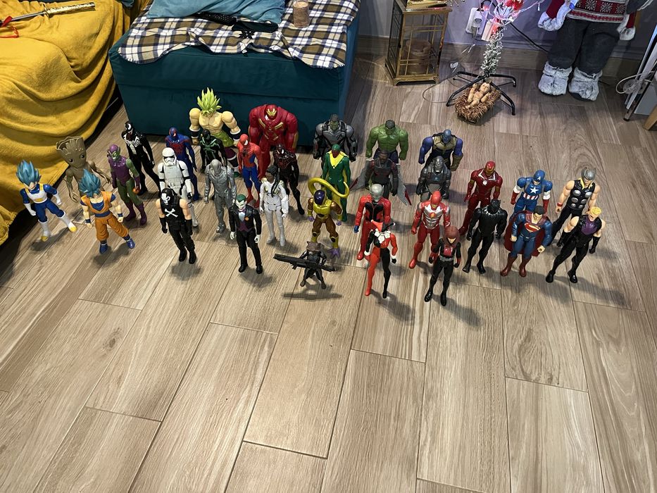 Bonecos marvel praticamentes novos! Vendo porque o meu filho nao brinc