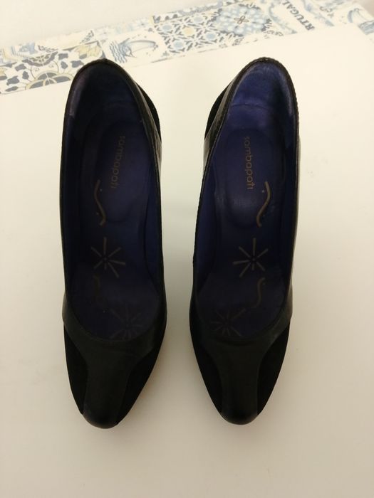 Sapatos pretos salto alto