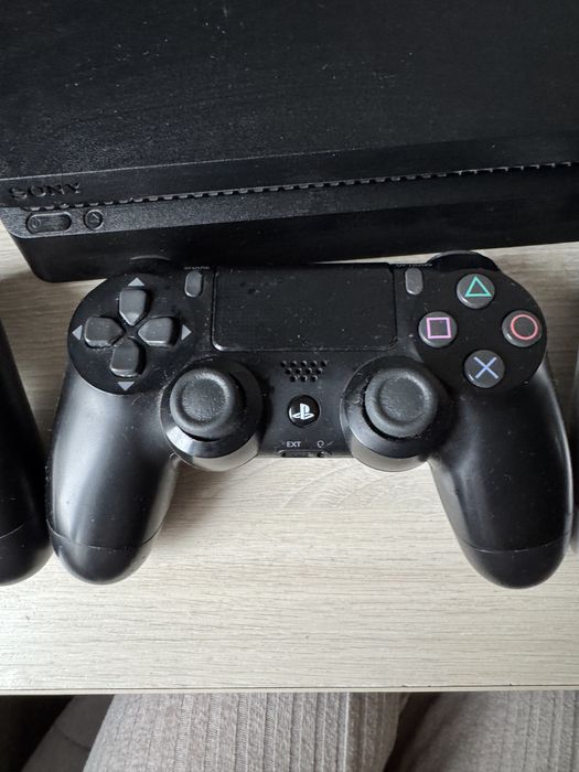 PS4 slim 500 gb 3 джойстика