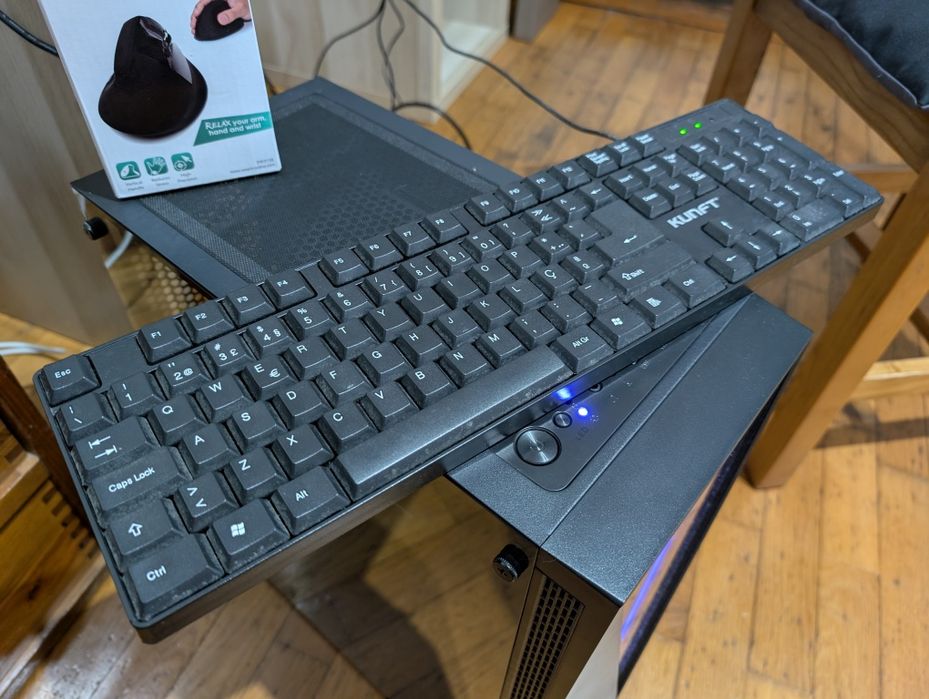 PC Desktop + Rato e Teclado